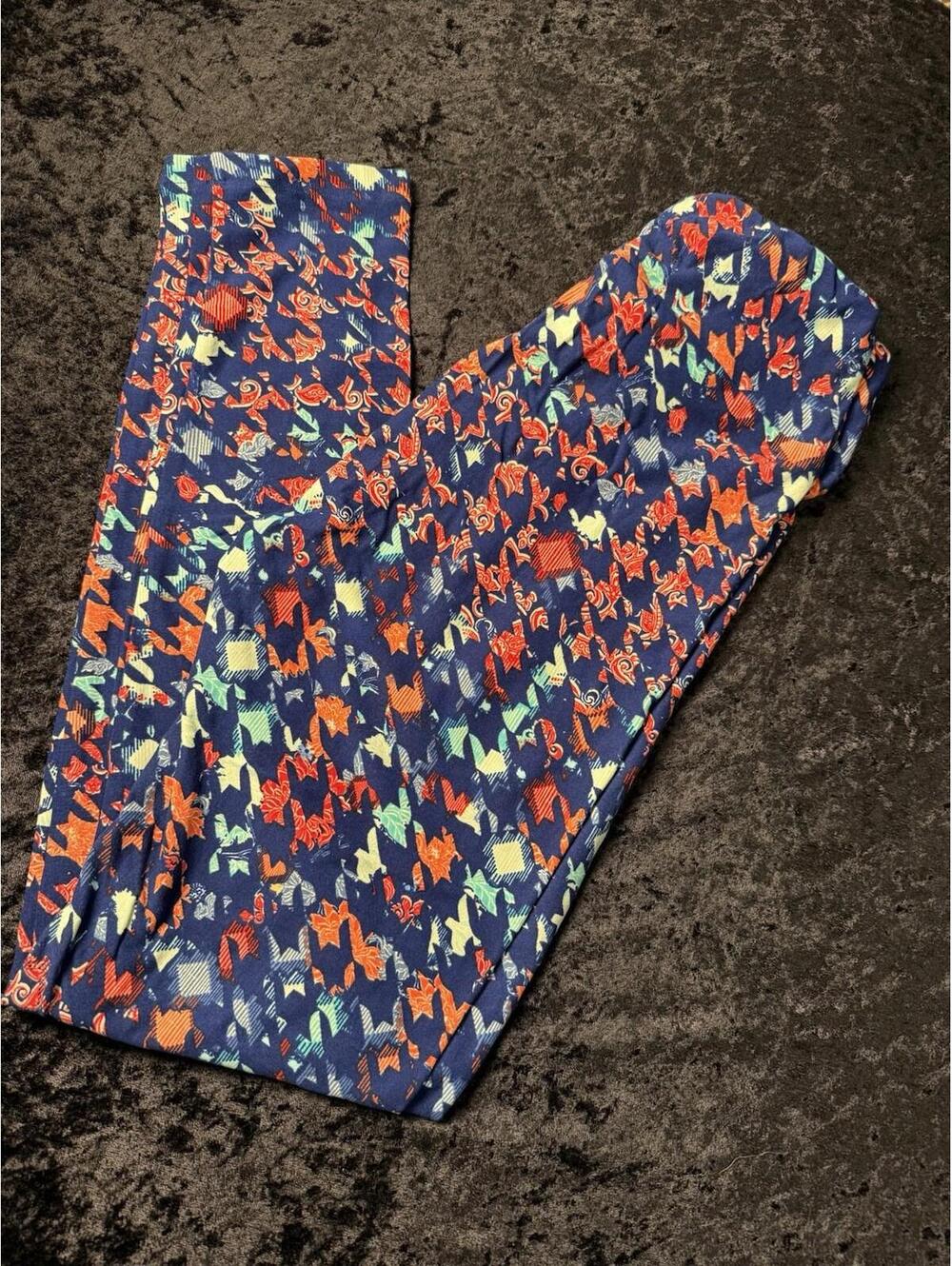 LuLaRoe One Size OS Leggings Blue Paisley Red Layered Soft High Rise NWOT